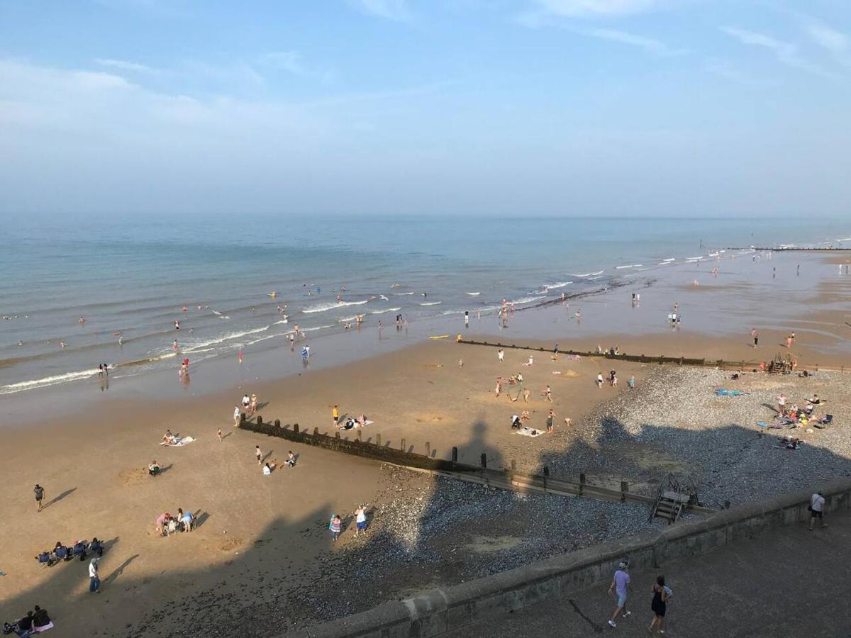 Cosy Beach House Steps From The Sea Cromer Esterno foto
